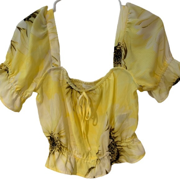 🔥2/$10🔥 H&M Yellow Sunflower Smocked Puff Sleeve Blouse - Picture 1 of 4